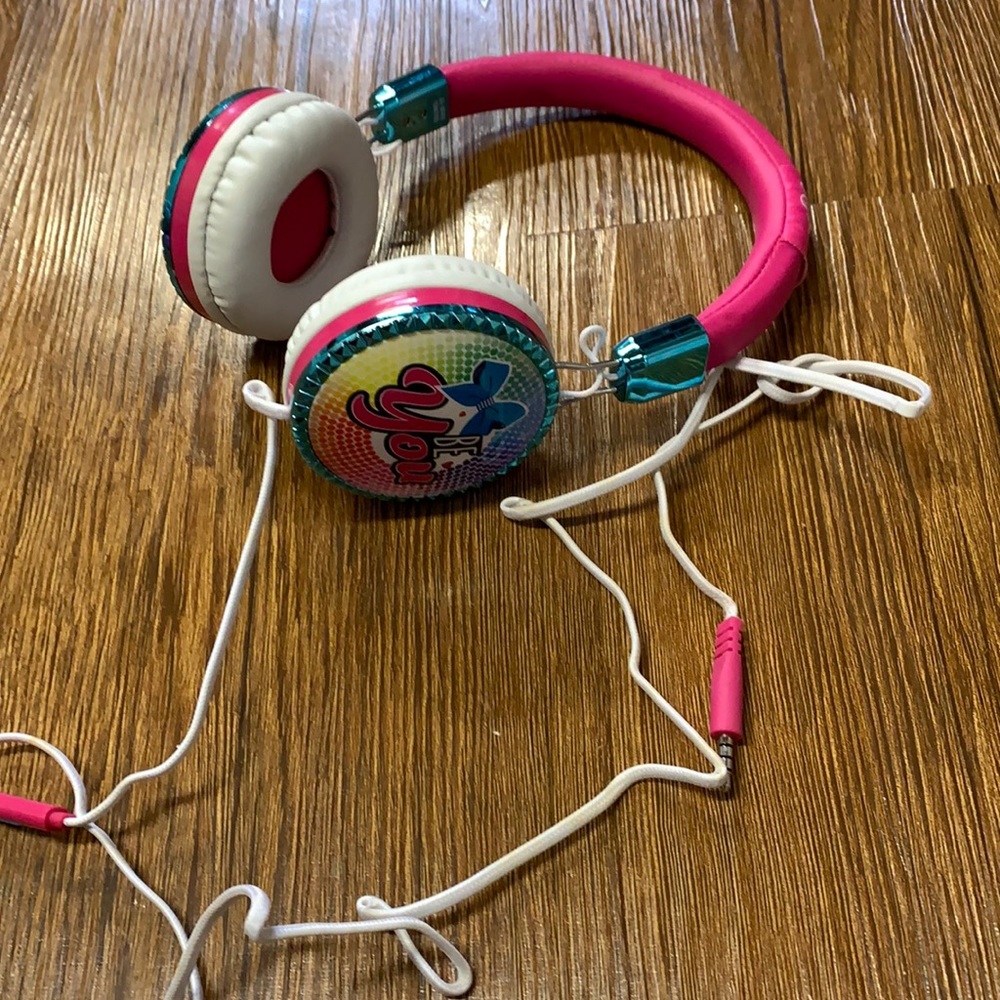 JoJo Siwa headphones